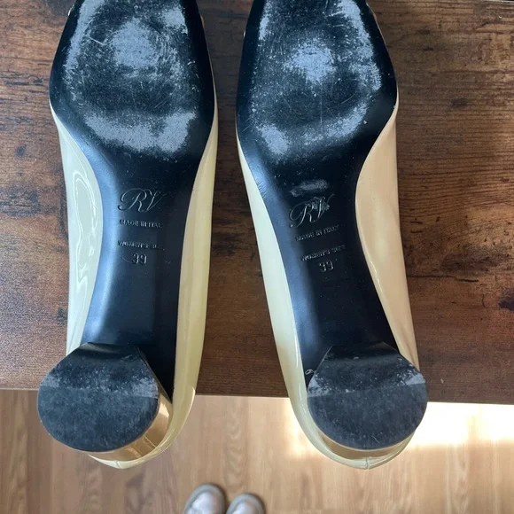Authentic Roger Vivier Yellow, Gray and Tan patent leather pumps Shoes. Size 39